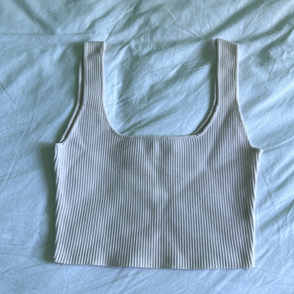 Women’s Glassons (Aritzia) Tank Top. Size SML Cream Colour. Like New Condition